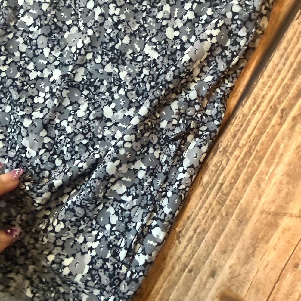 Lands' End Black and Gray Floral Button-Up Shirt - Picture 7 of 11